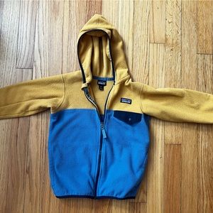 Patagonia boy hoodie size 5